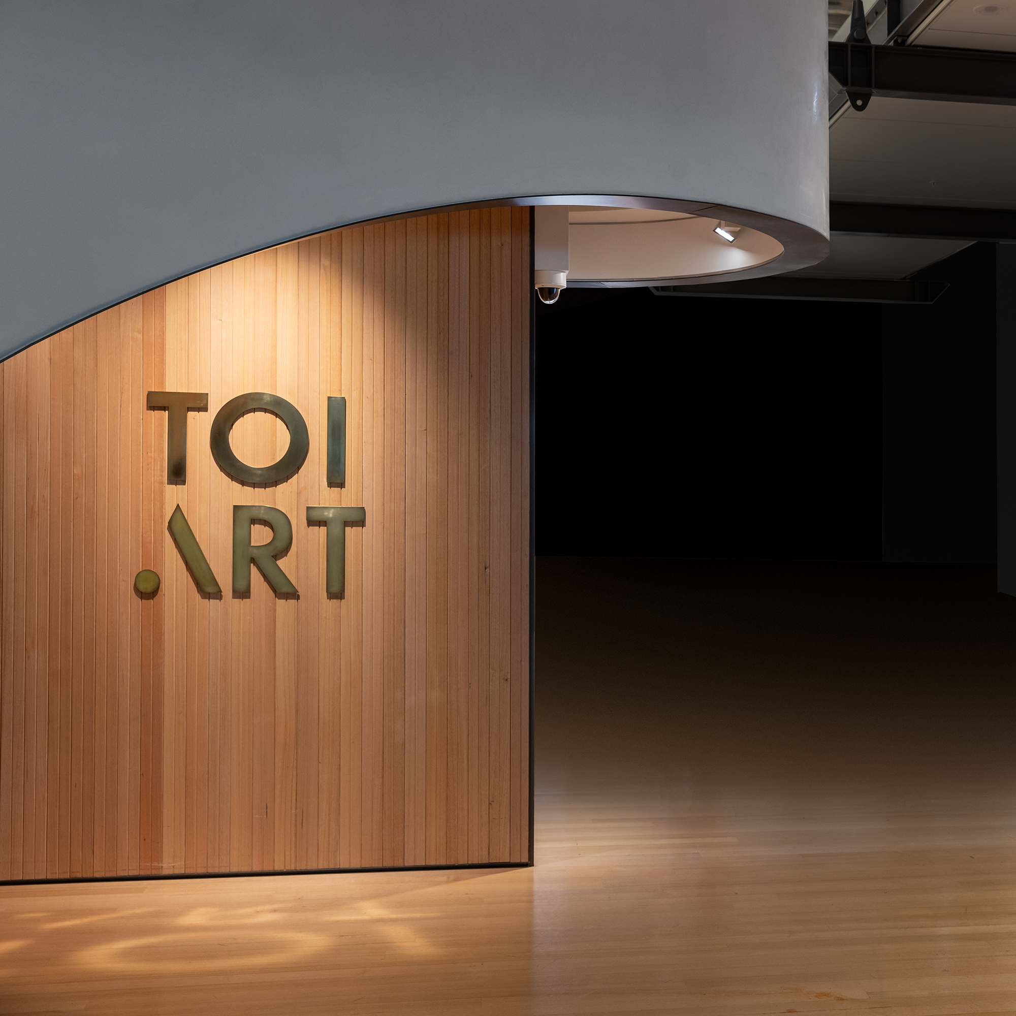 Entrance to Toi Art.