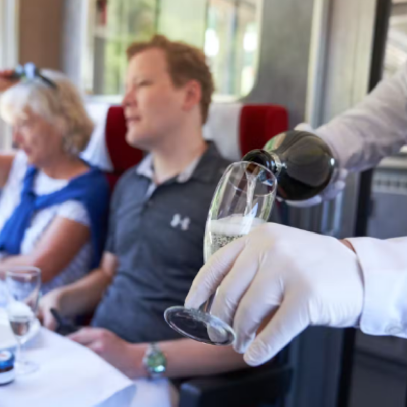 Viaggi brunch a bordo del Doppia freccia rossa. Image for Viaggi brunch a bordo del Doppia freccia rossa.