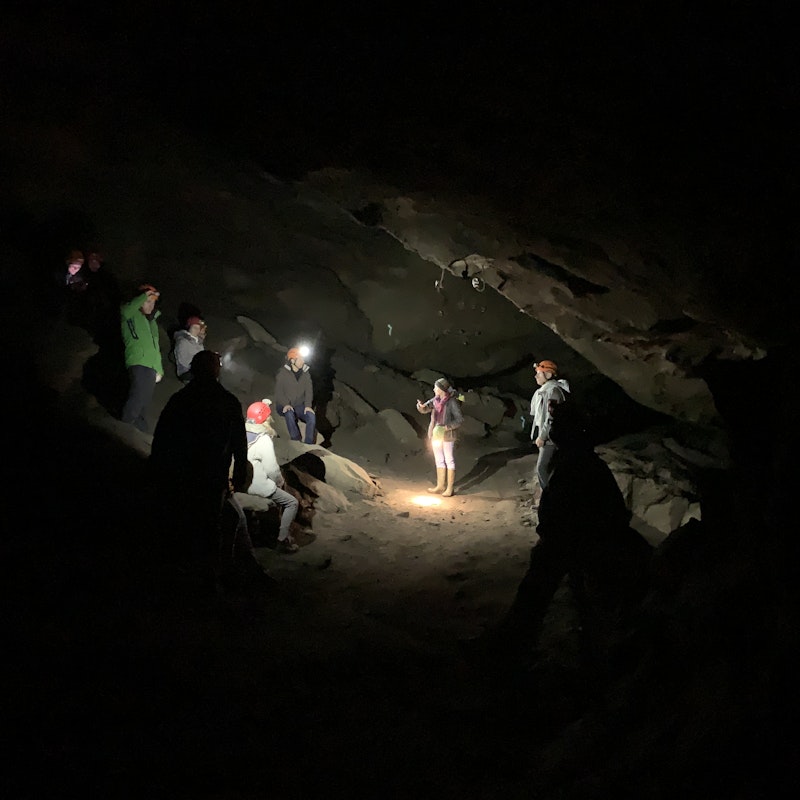 Hölloch-Kurzführung mit stimmungsvollem Höhlen-Raclette Image for Hölloch-Kurzführung mit stimmungsvollem Höhlen-Raclette