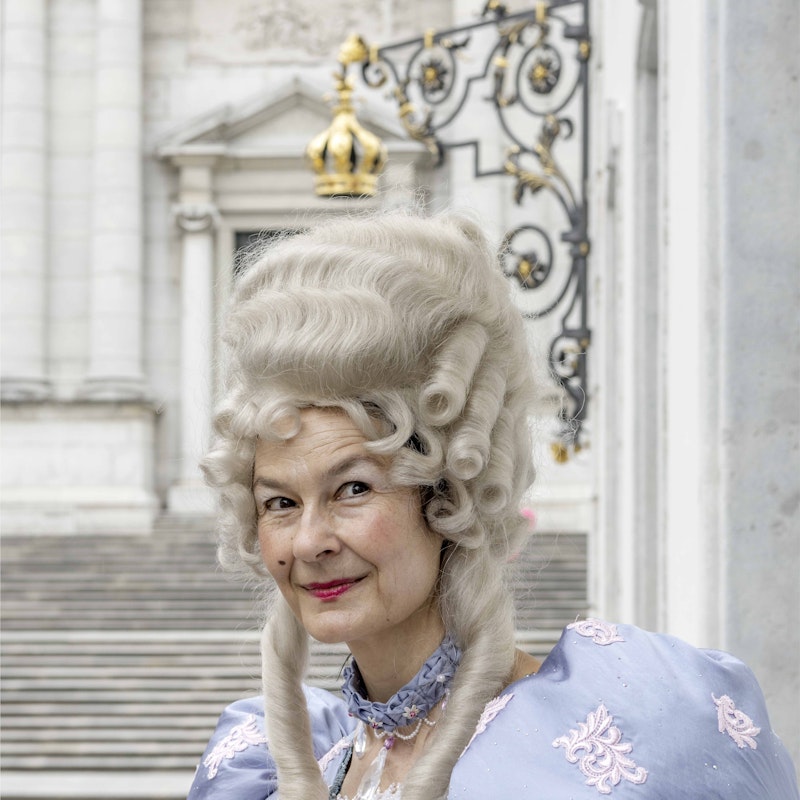 Pruiken en poeder, parfum en parasieten Image for Pruiken en poeder, parfum en parasieten