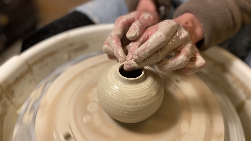 Töpfern an der Drehscheibe Eva Eschmann Töpfern an der Drehscheibe Eva Eschmann