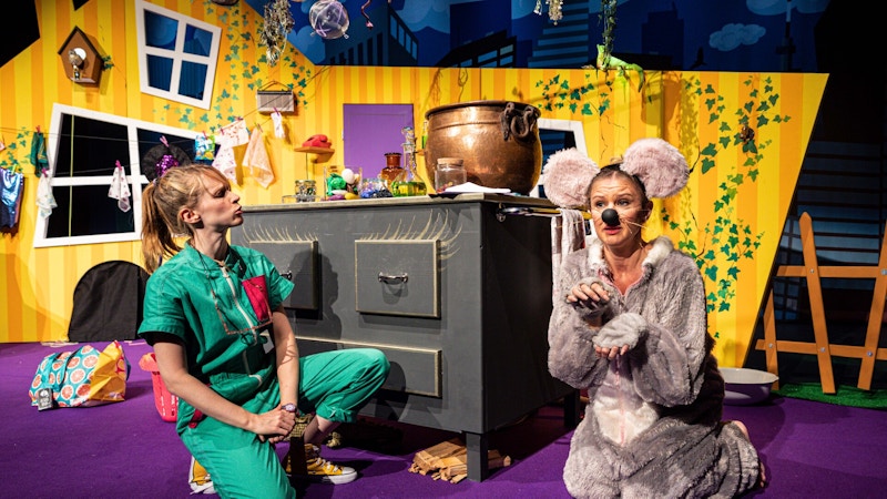 Hexe Hillary geht in die Oper