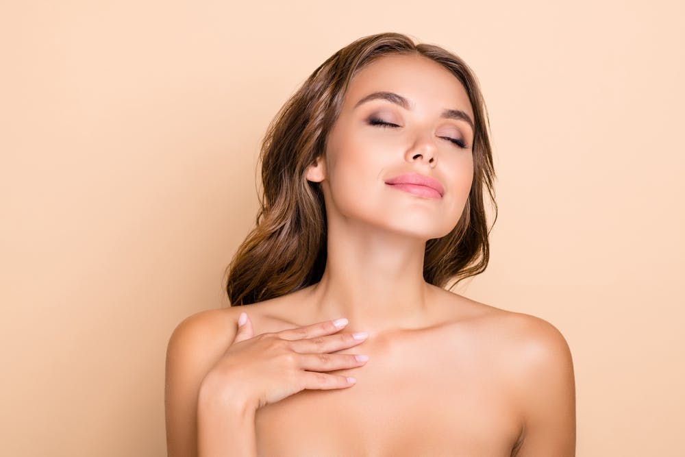 Explore the contrasts between neck lift and neck liposuction for a clear, informed choice, courtesy of Glasgold Experts