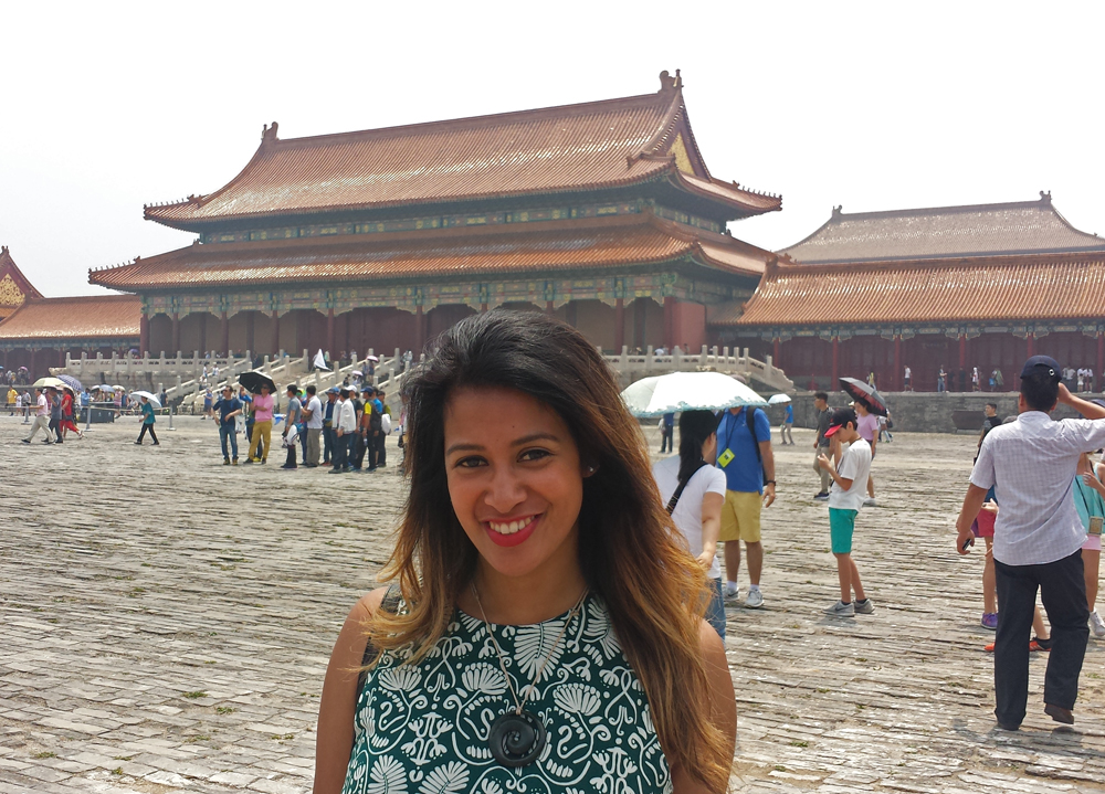 Ashalyna Noa in front of temple Jpanaese