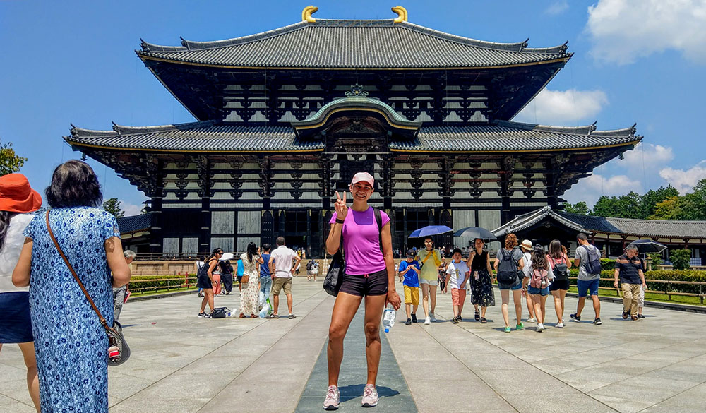 Seraphine standing in front of a shrine