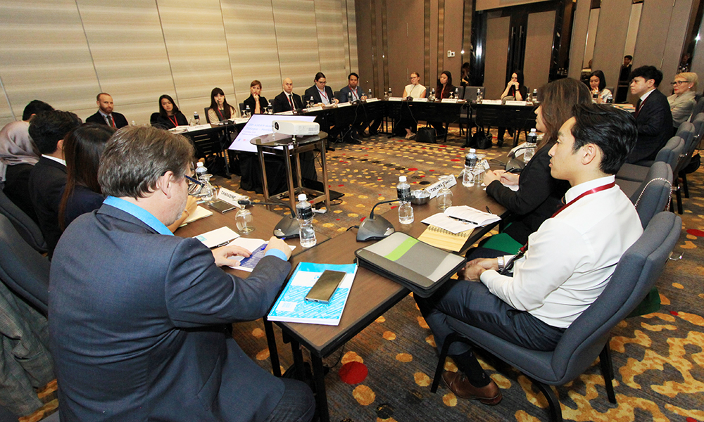 The New Zealand delegation and ISIS Malaysia representatives holding talks in a conference room