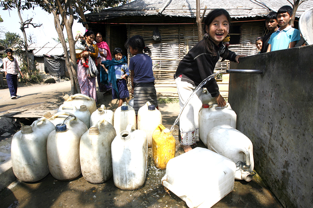 kids getting water