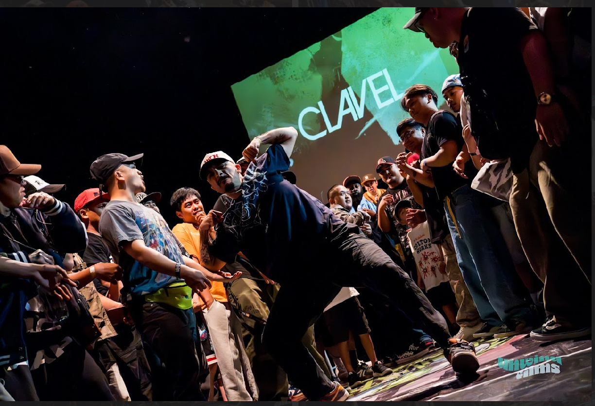 Trenten krumping in front of a crowd