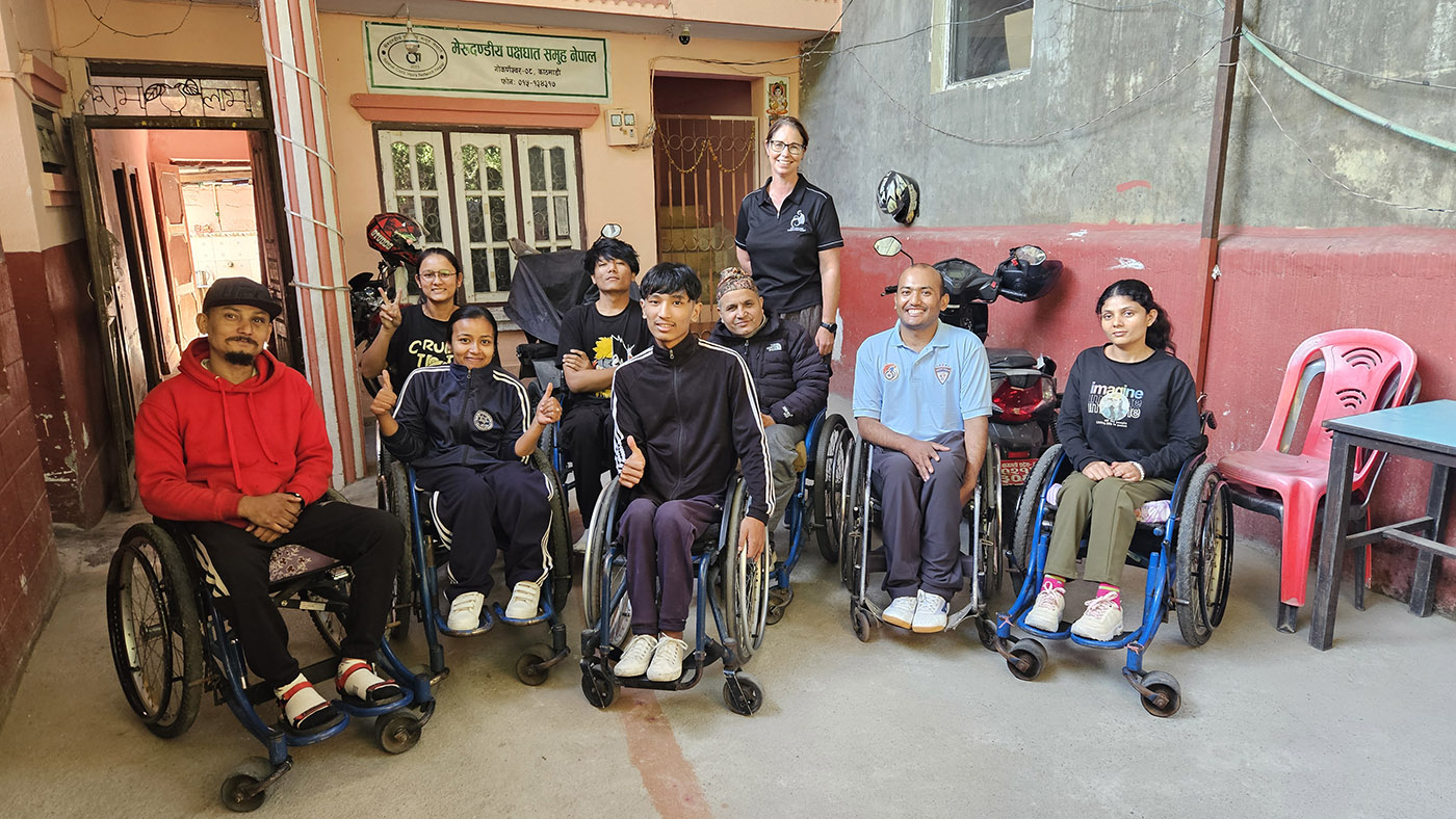 Dr HaRRIS WITH Dr Harris with residents of the Spinal Cord Injury Network