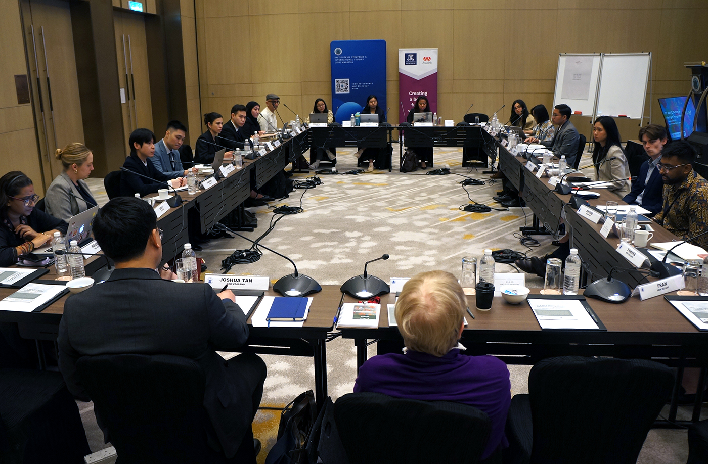 A roundtable of 20 NextGen delegates