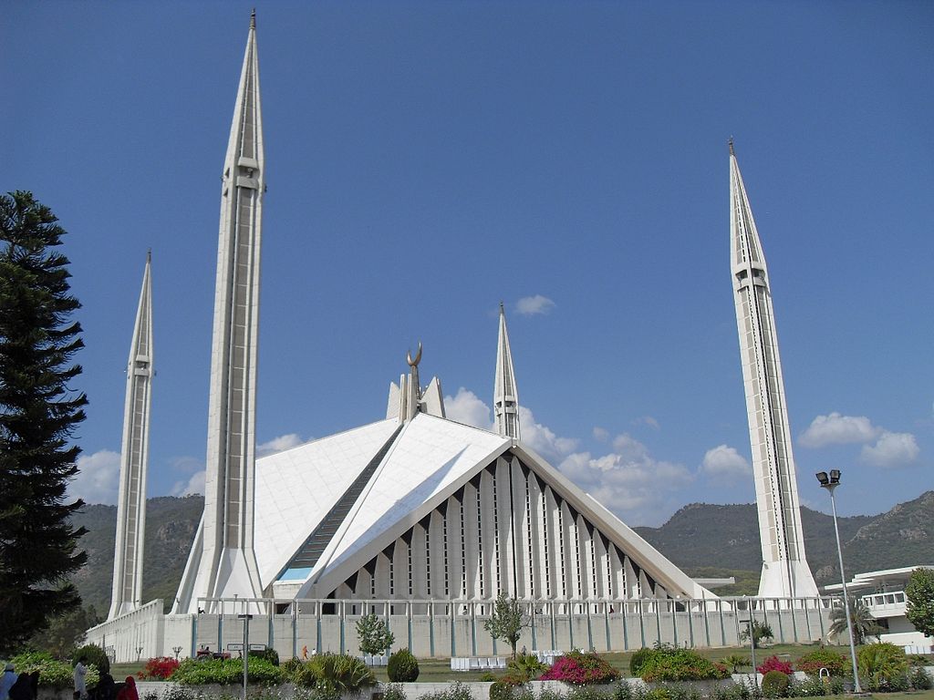 1024px Shah Faisal Masjid Islamabad2