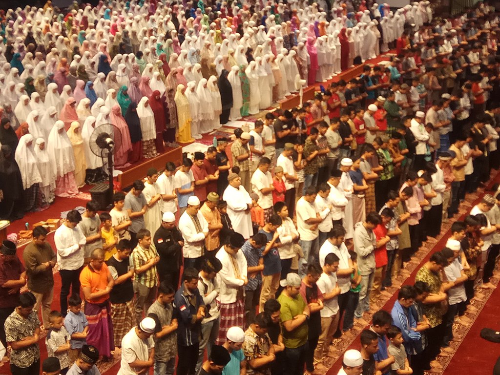 1024px Tarawih Ramadan di Masjid Raya Sumbar 2019 2 1