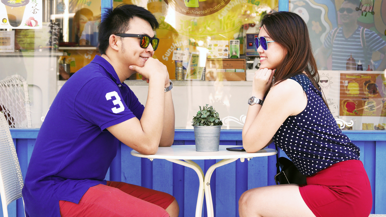 Chinese couple on a blind date. (Photo: Pixabay)