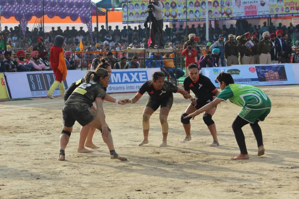 NZ defence chain vs Pakistan Sarina Fiso Adelina Tito Genie and Shontelle Woodman2