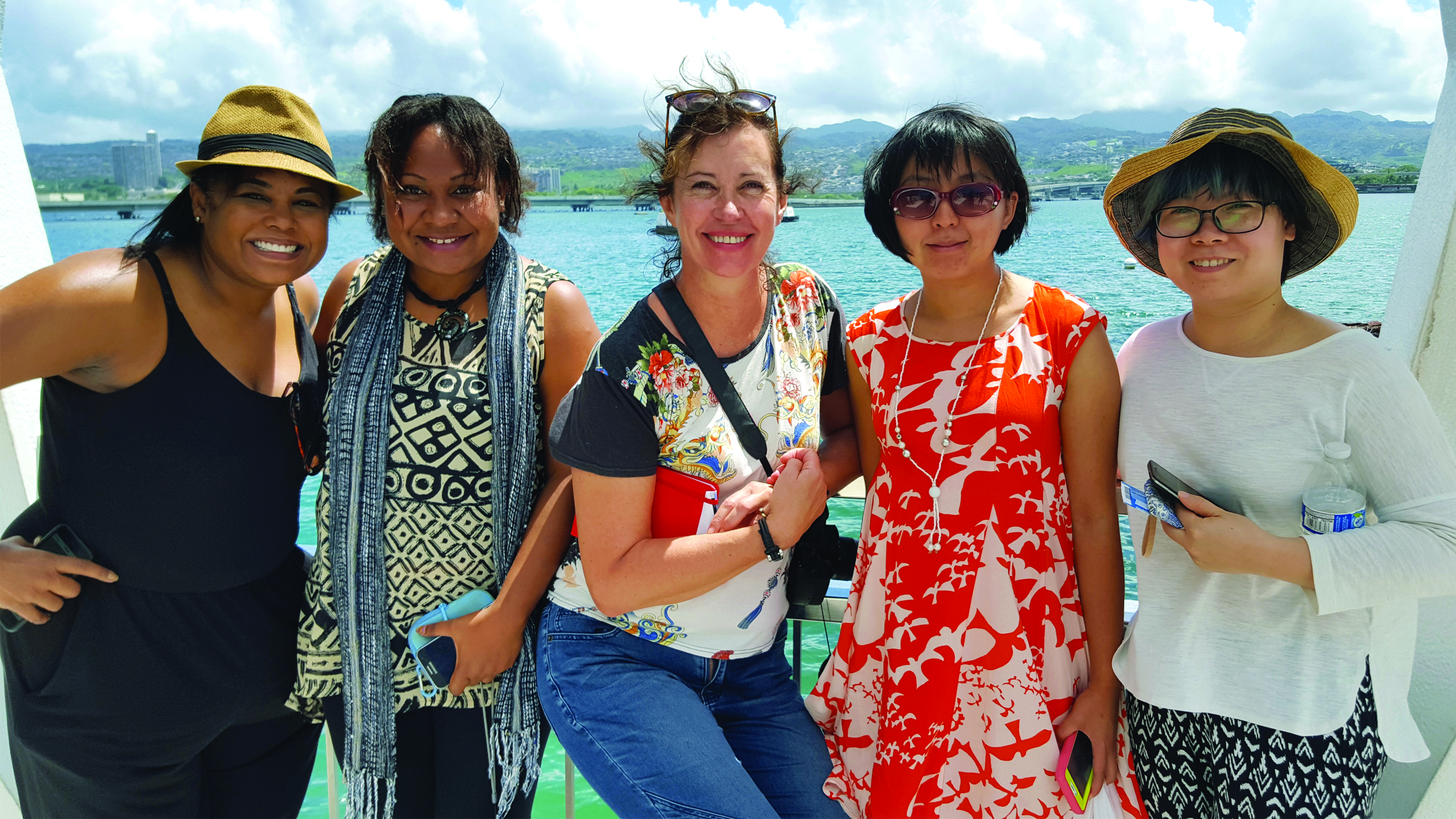 Philippa Tolley (centre)