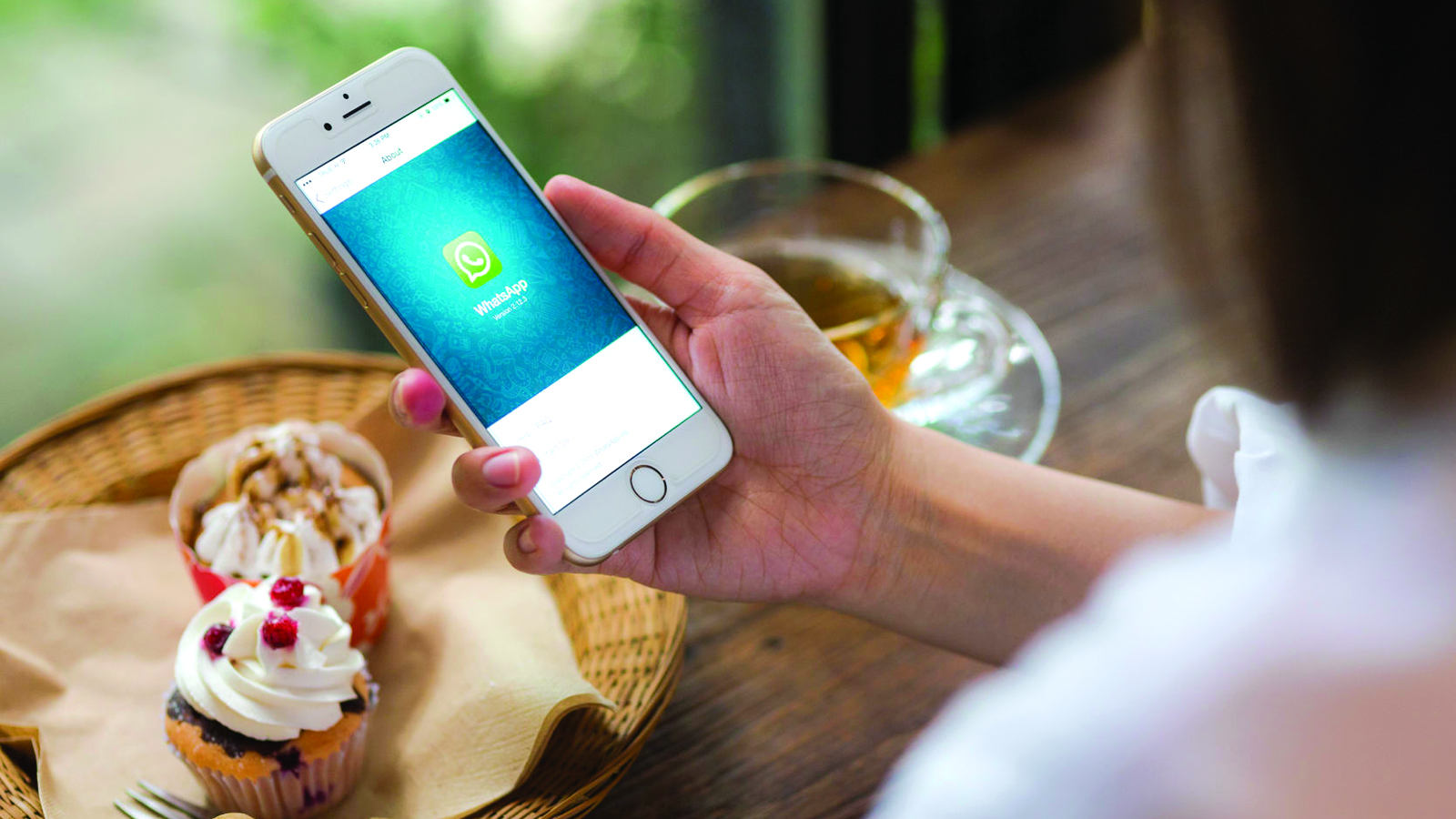 Woman in Thailand using WhatsApp Photo 123RF