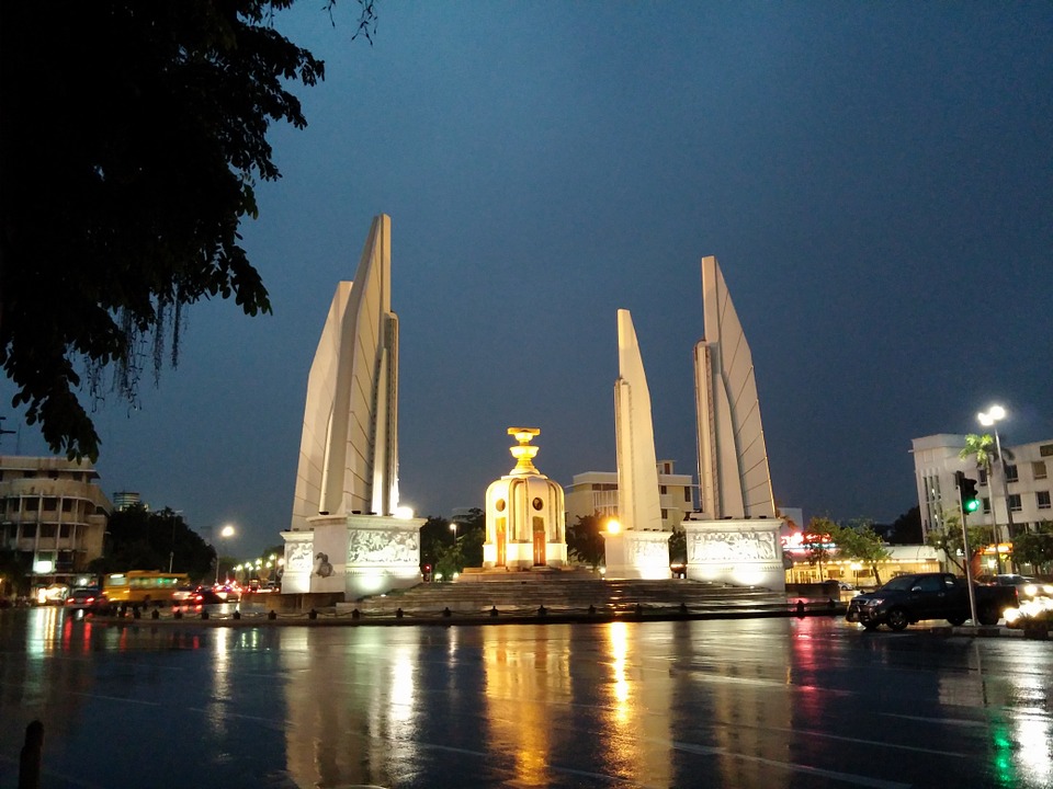 democracy monument