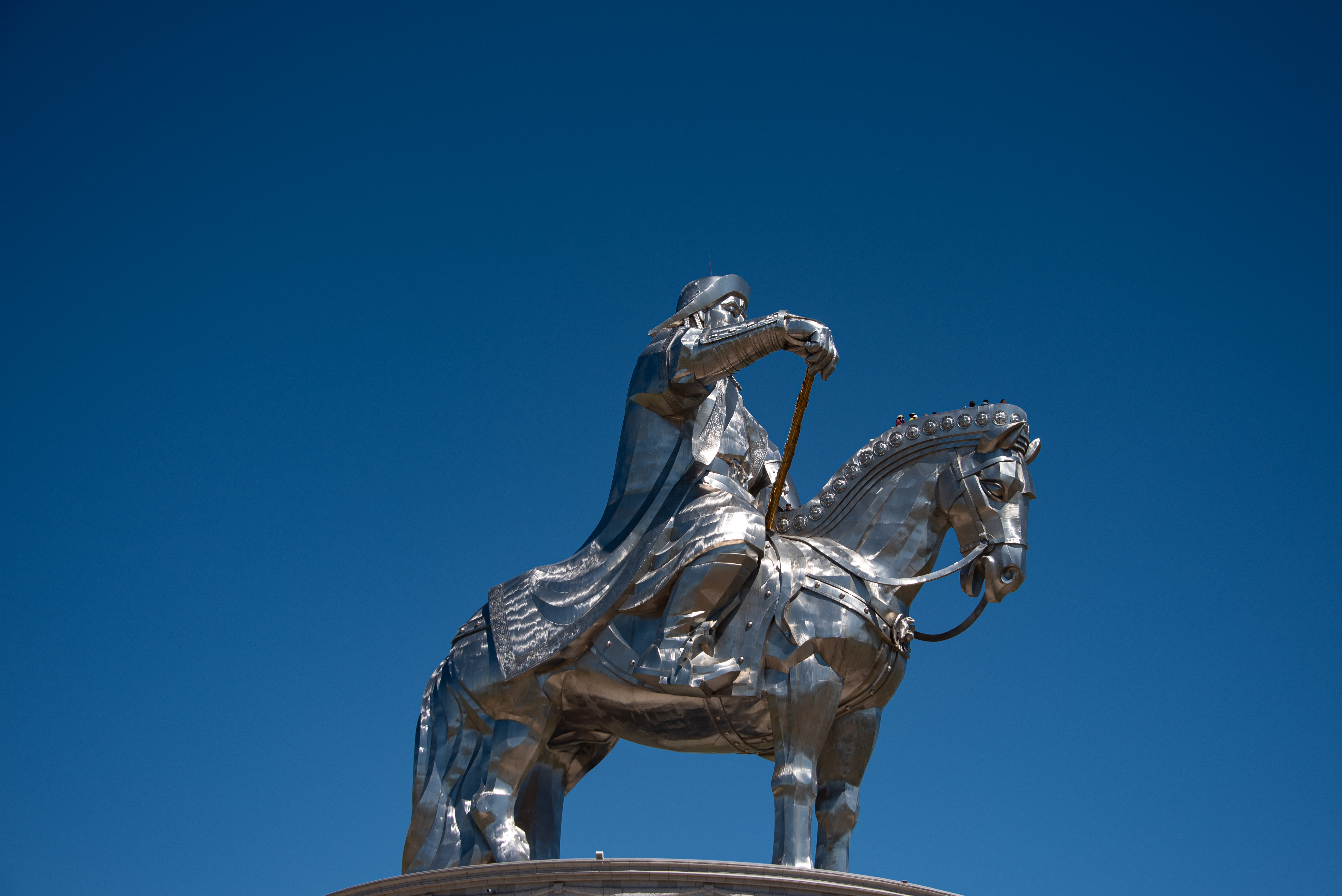 statue