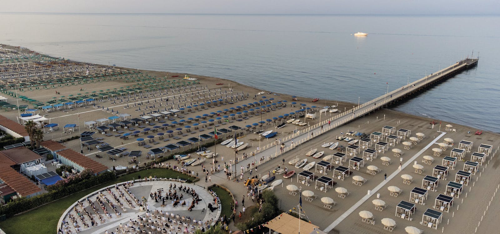 Concerto all'alba sul pontile il giorno di Ferragosto Concerto all'alba sul pontile il giorno di Ferragosto
