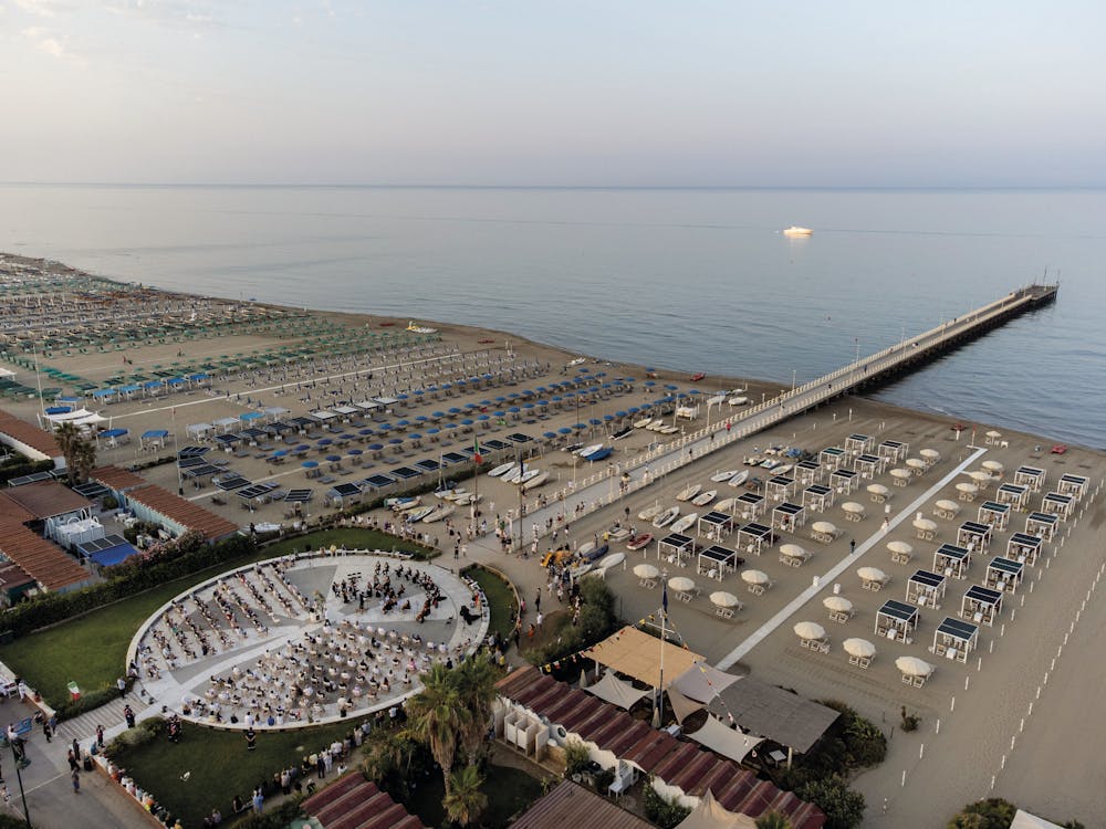 Concerto all'alba sul pontile il giorno di Ferragosto Concerto all'alba sul pontile il giorno di Ferragosto