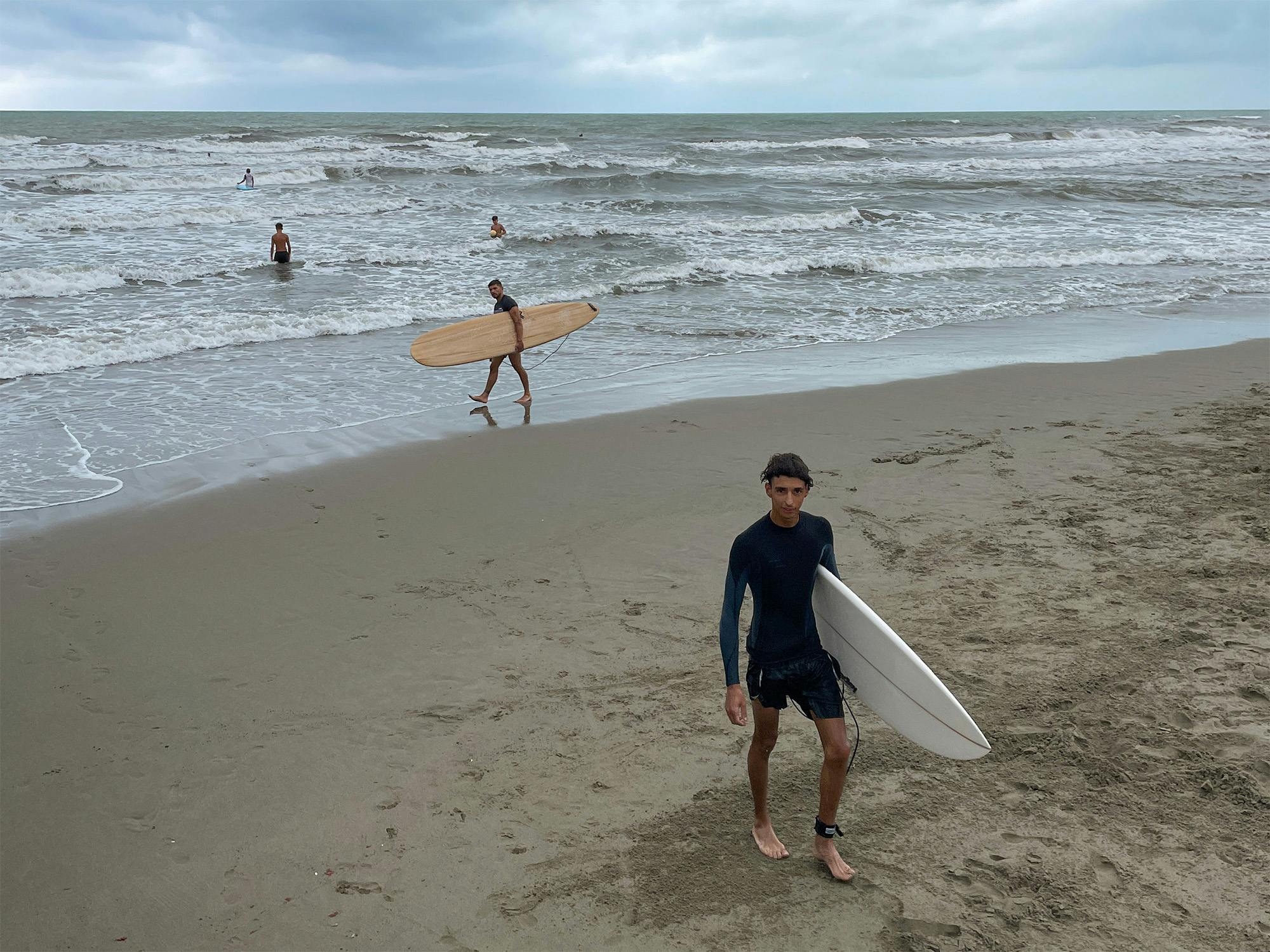 Mareggiata d'agosto, ideale per fare surf presso il Pontile di Forte deiMarmi