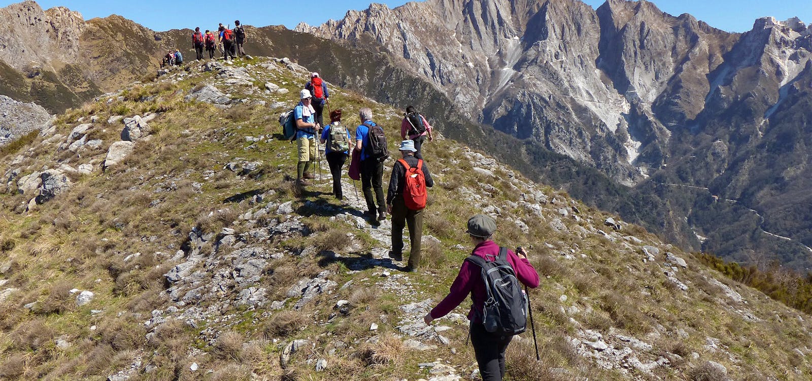 Verso il monte Carchio (sullo sfondo il monte Altissimo) Verso il monte Carchio (sullo sfondo il monte Altissimo)