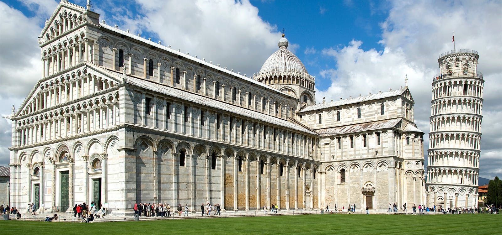 La piazza del Duomo di Pisa La piazza del Duomo di Pisa