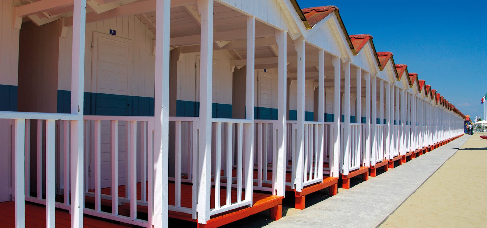 Le tipiche cabine della spiaggia di Forte dei Marmi Le tipiche cabine della spiaggia di Forte dei Marmi