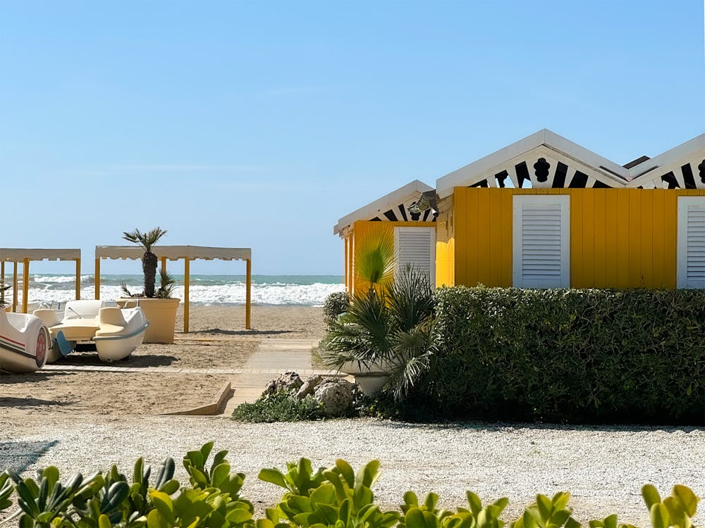 Uno stabilimento balneare di Forte dei Mari a primaverav