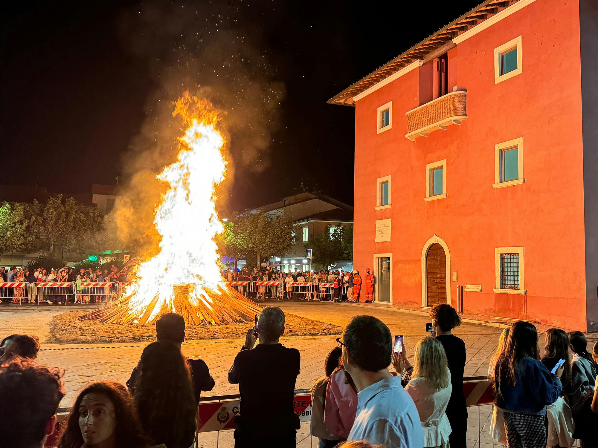 La tradizionale Focata alla vigilia di Sant'Ermete
