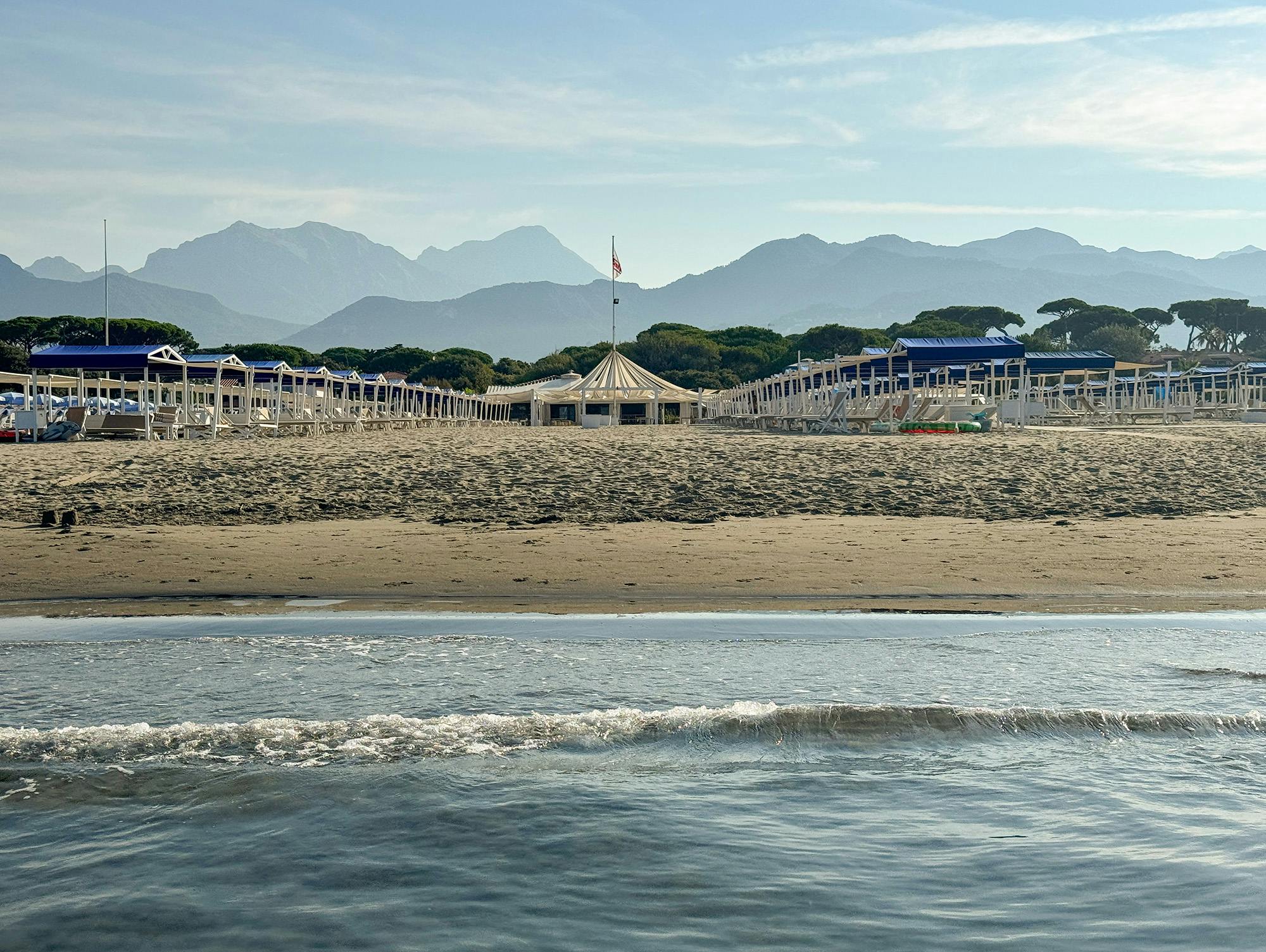 La spiaggia al mattino