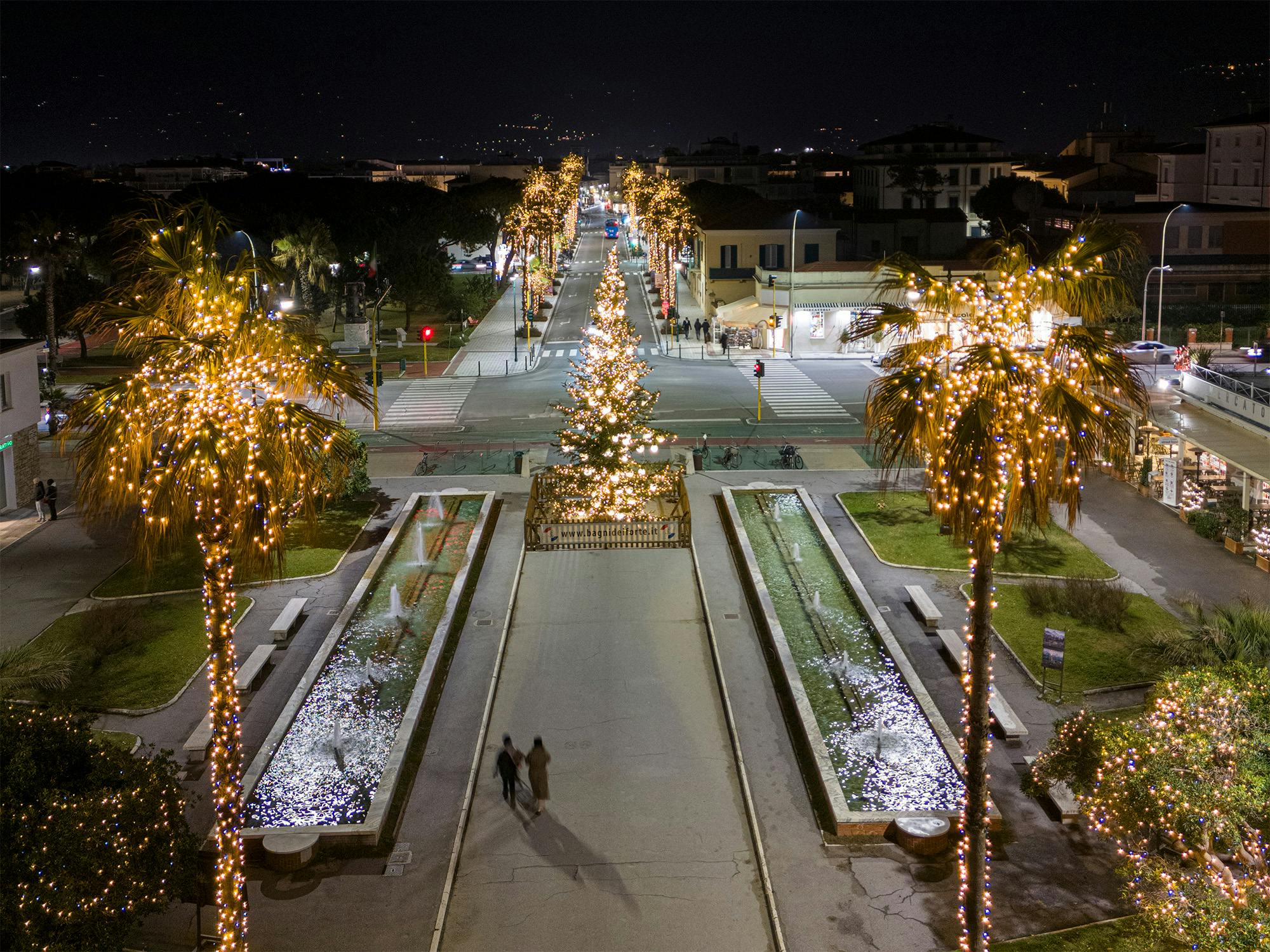 Forte dei Marmi si illumina in occasione delle feste di fine anno