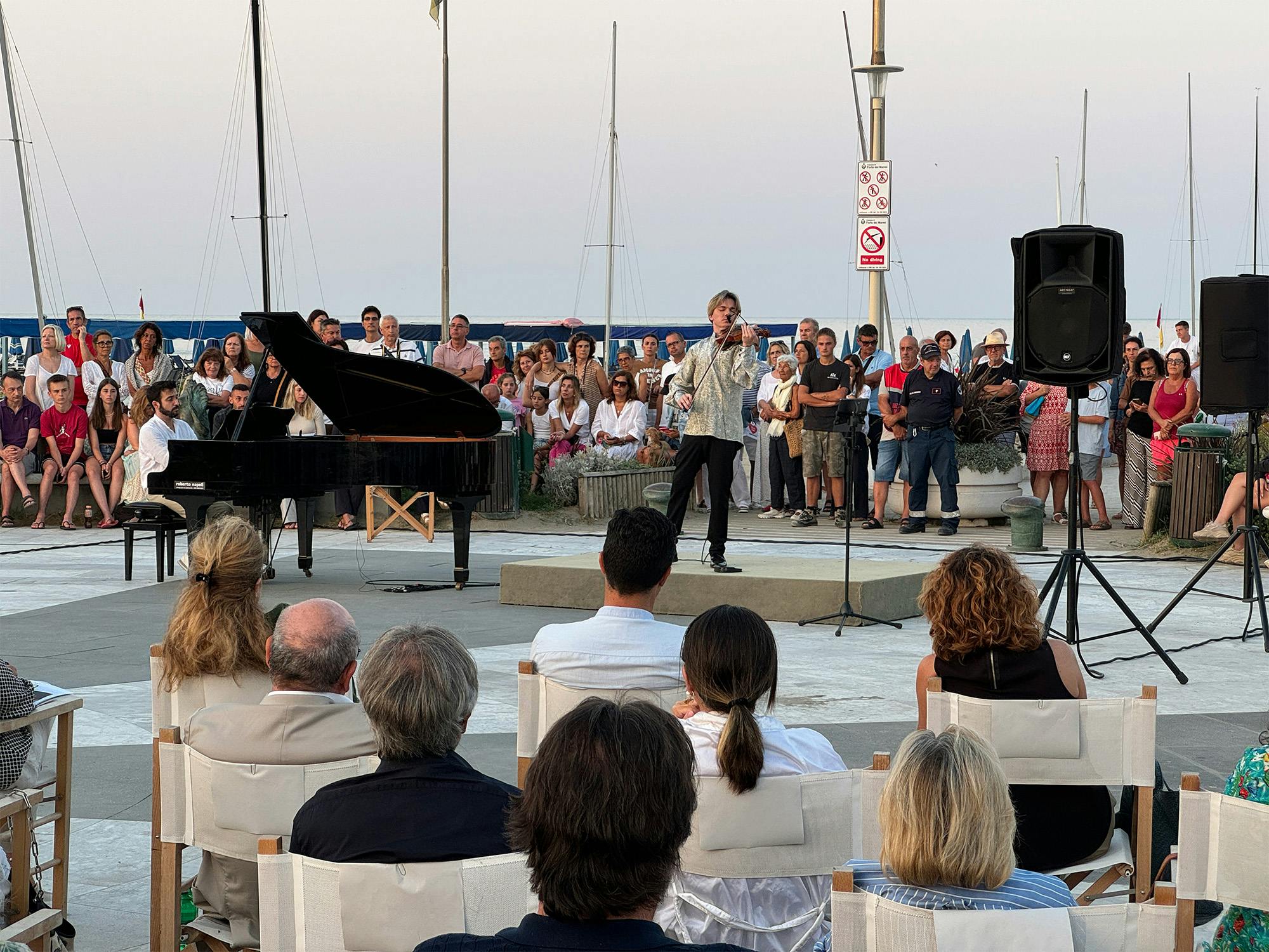 Concerto all'alba sul pontile di  Forte dei Marmi nel giorno di Ferragosto