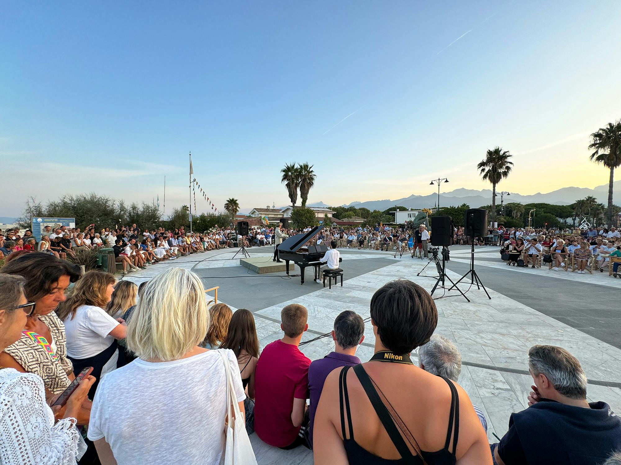 Concerto all'alba sul pontile di  Forte dei Marmi nel giorno di Ferragosto