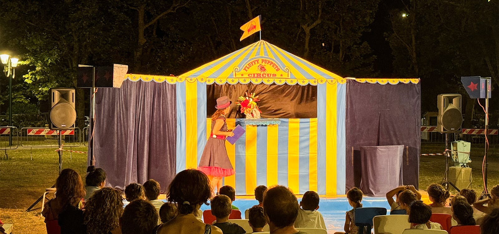 Spettacolo alla "Pineta dei Bambini" di Forte dei Marmi Spettacolo alla "Pineta dei Bambini" di Forte dei Marmi