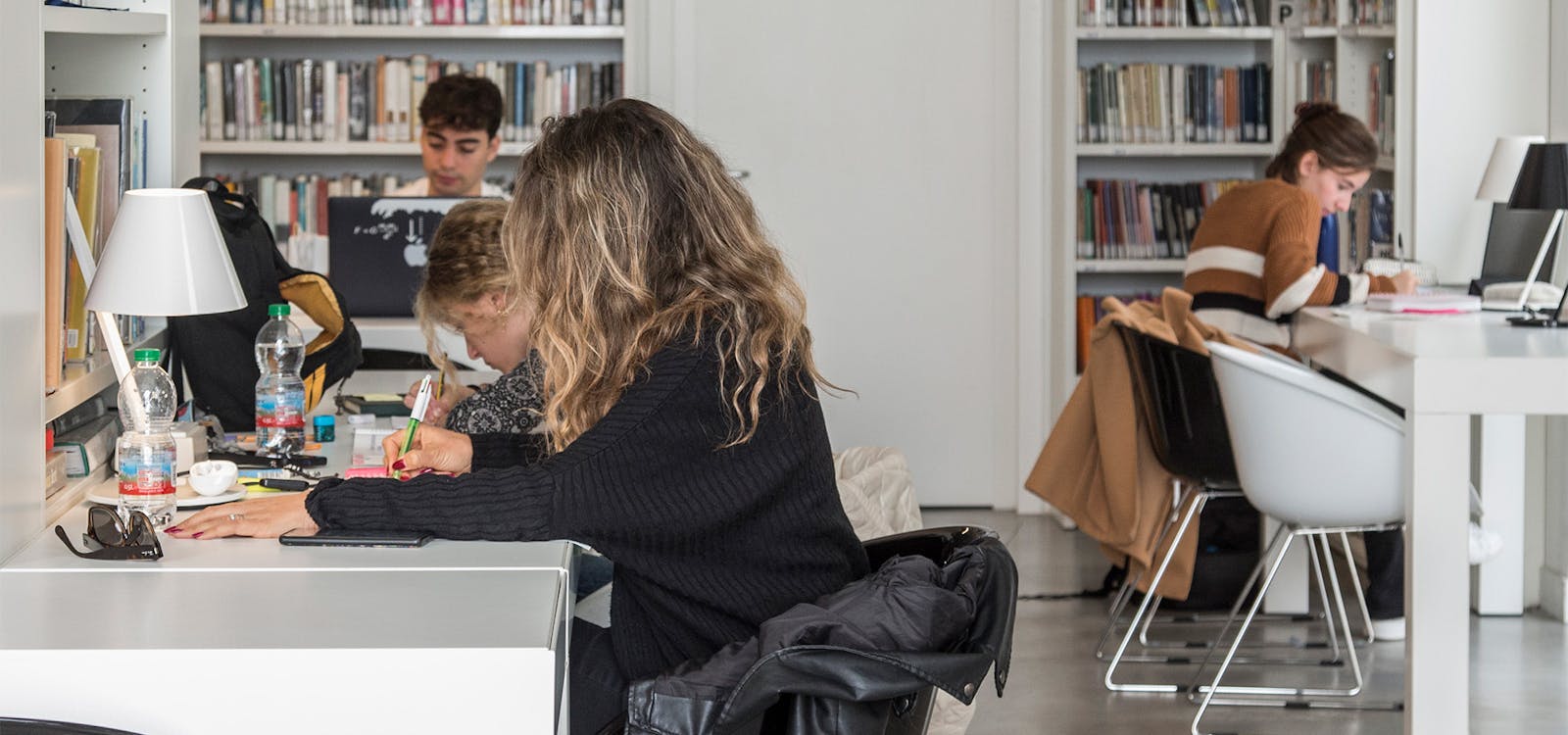 Studio alla biblioteca comunale di Forte dei Marmi Studio alla biblioteca comunale di Forte dei Marmi