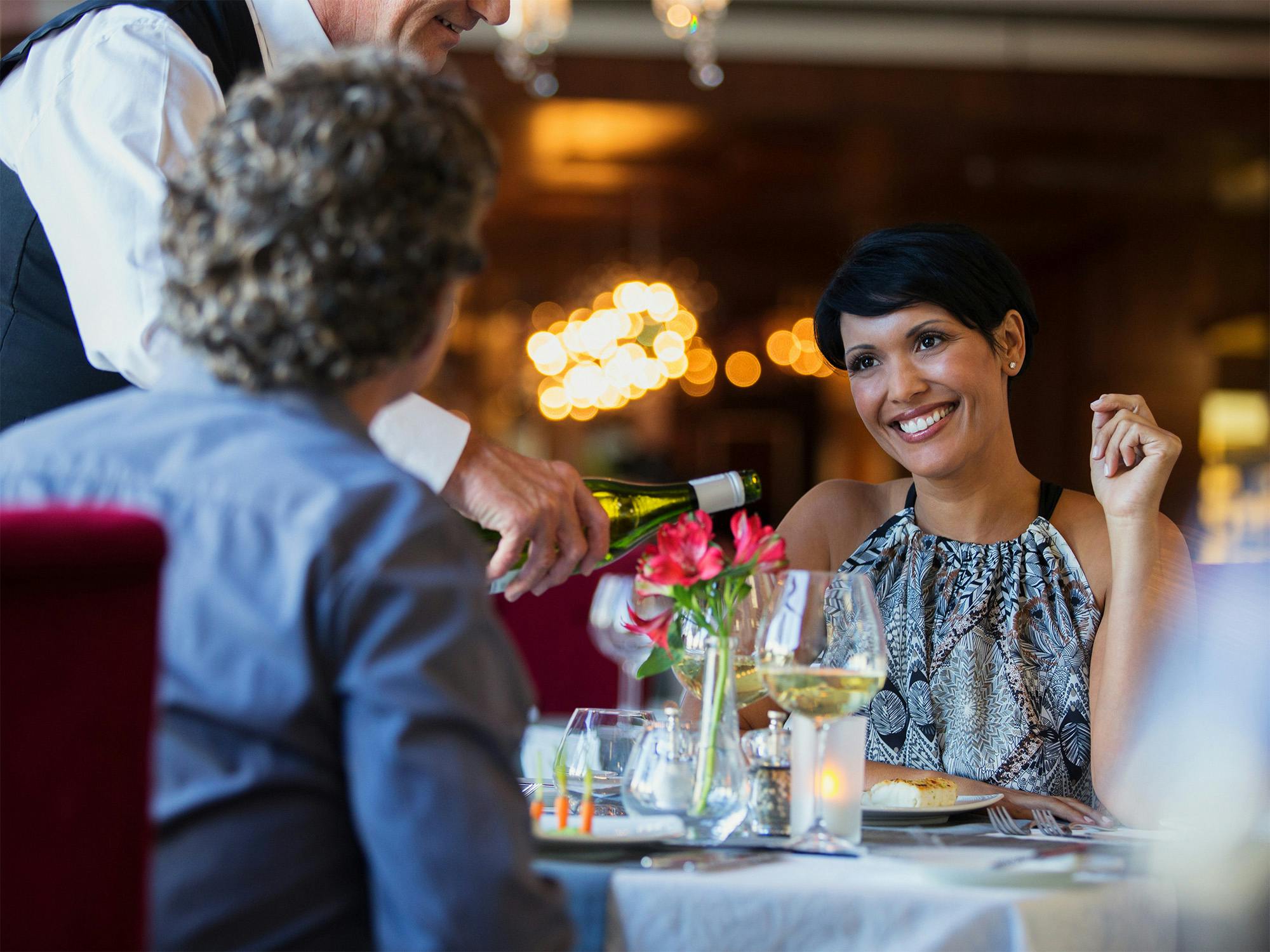 A cena al ristorante (foto d'archivio)