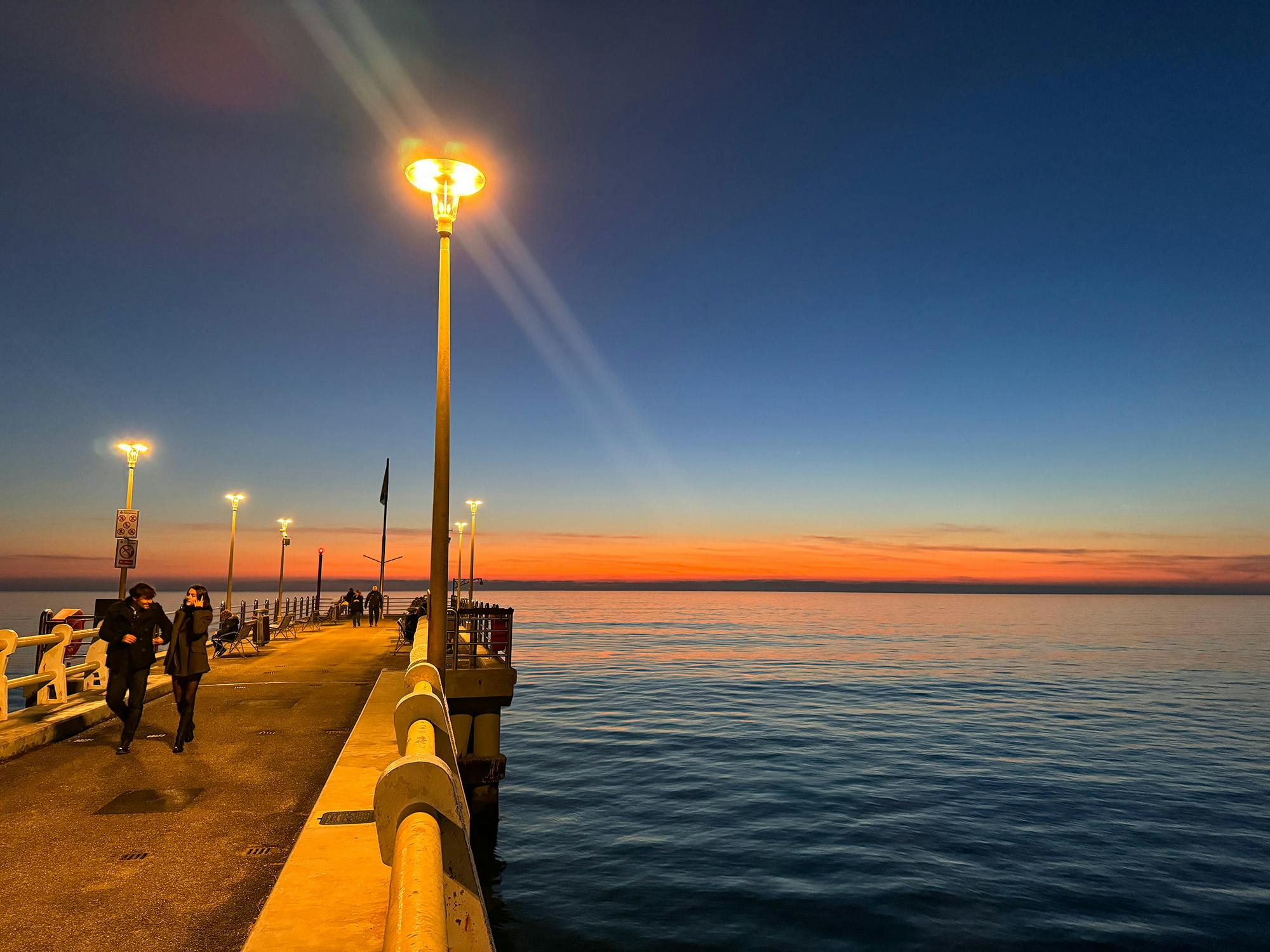 Tramonto dal pontile in inverno