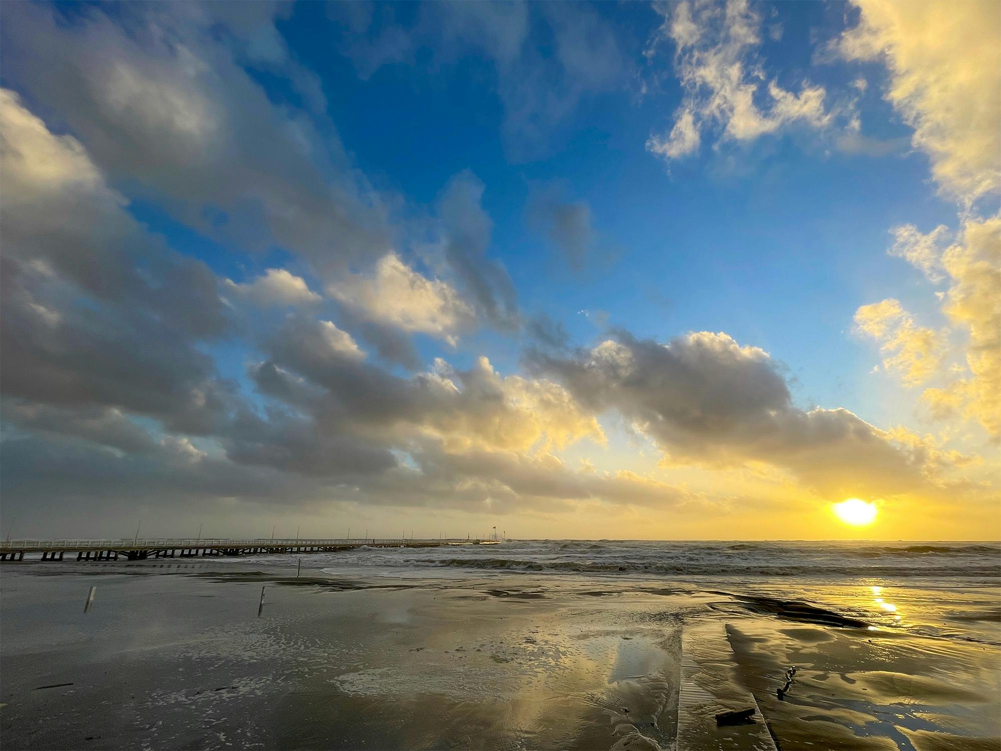 Mareggiata al tramonto