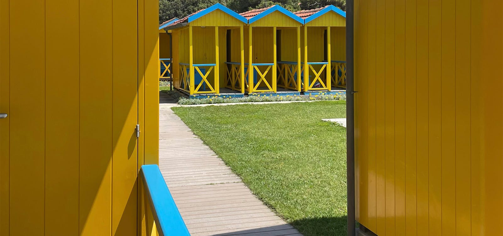 Le tipiche cabine colorate della spiaggia del Forte Le tipiche cabine colorate della spiaggia del Forte