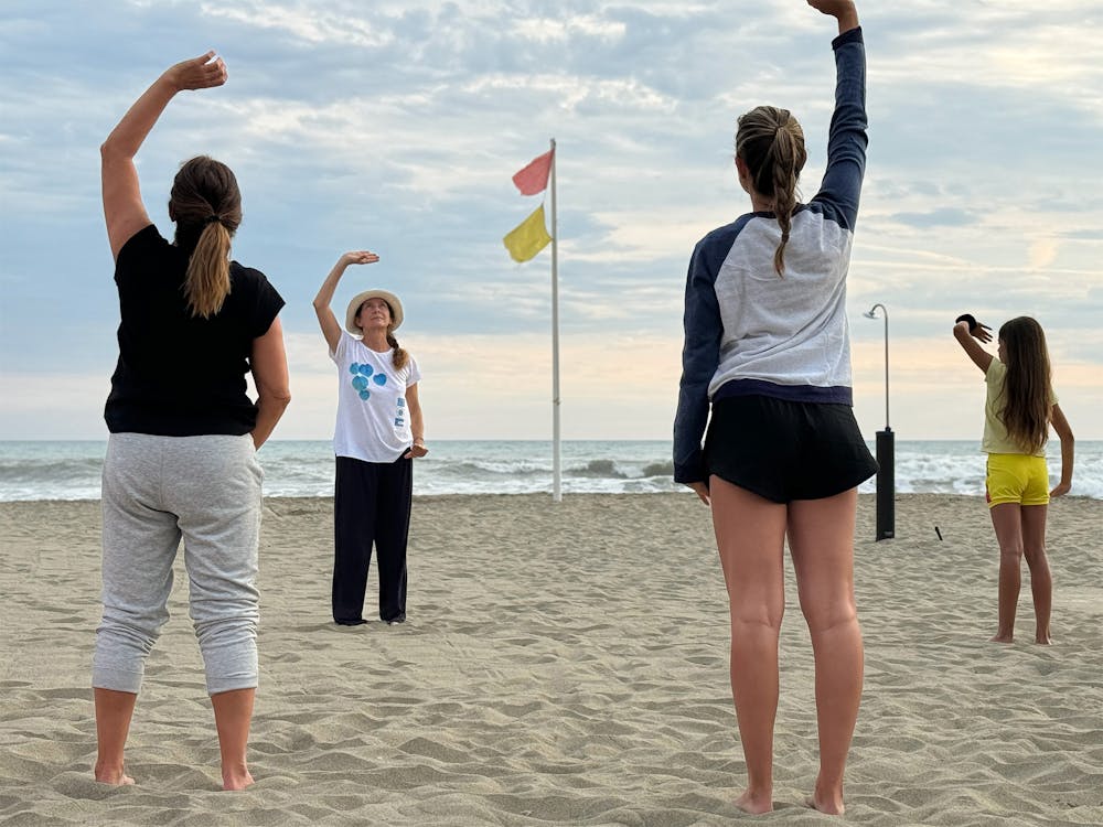 Attività fisica al tramonto sulla spiaggia del Forte