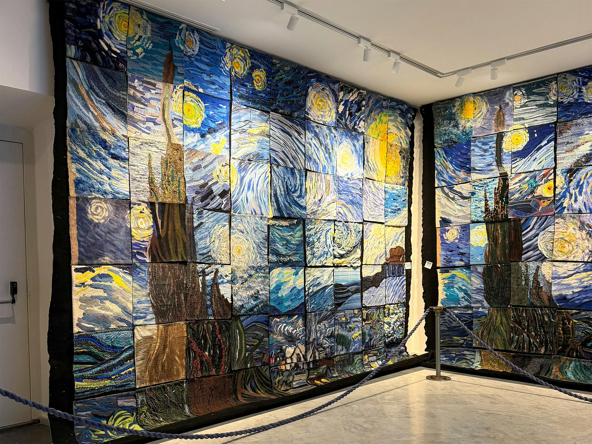 "La Notte stellata" di Van Gogh riprodotta in forma tessile