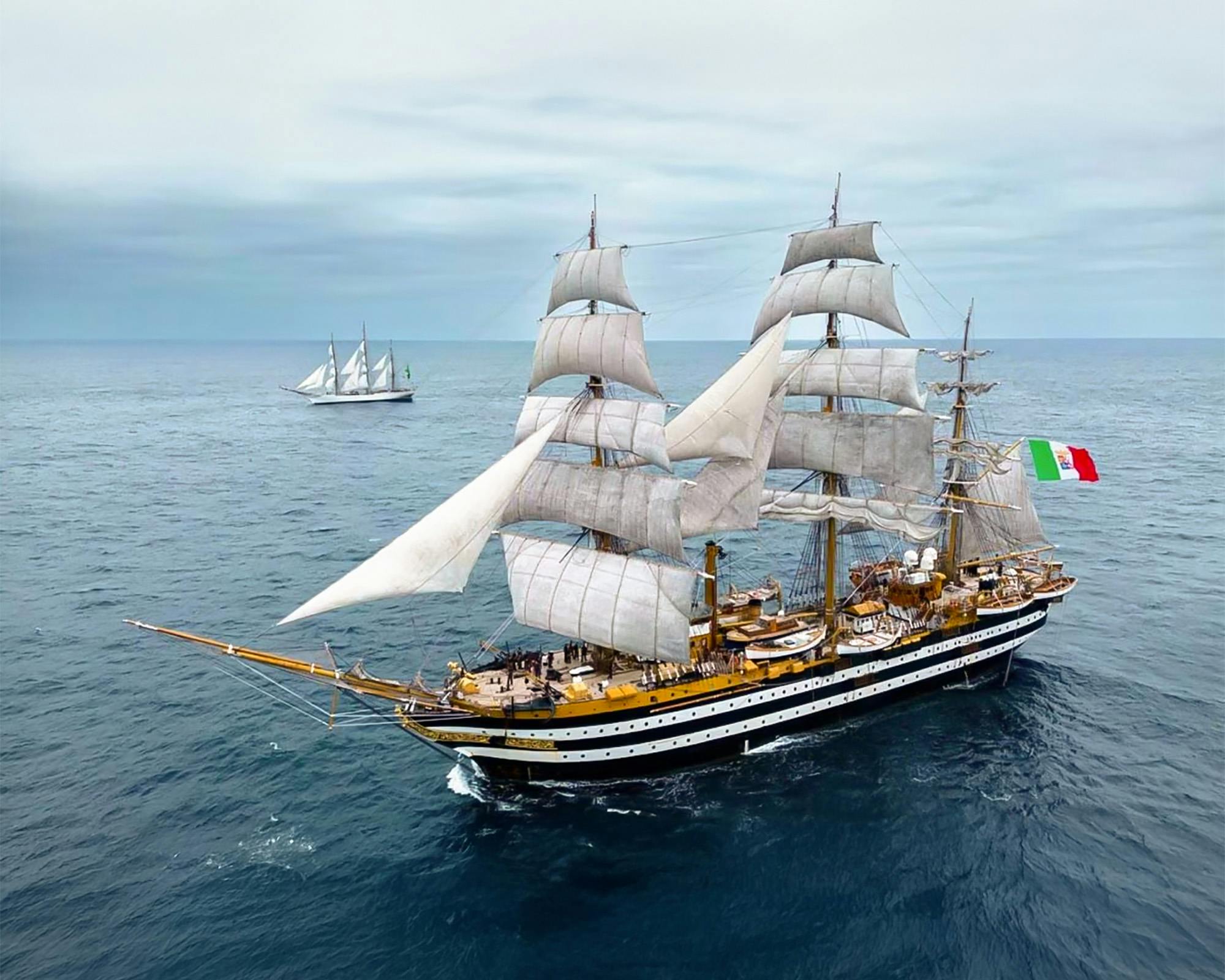 L'Amerigo Vespucci in navigazione