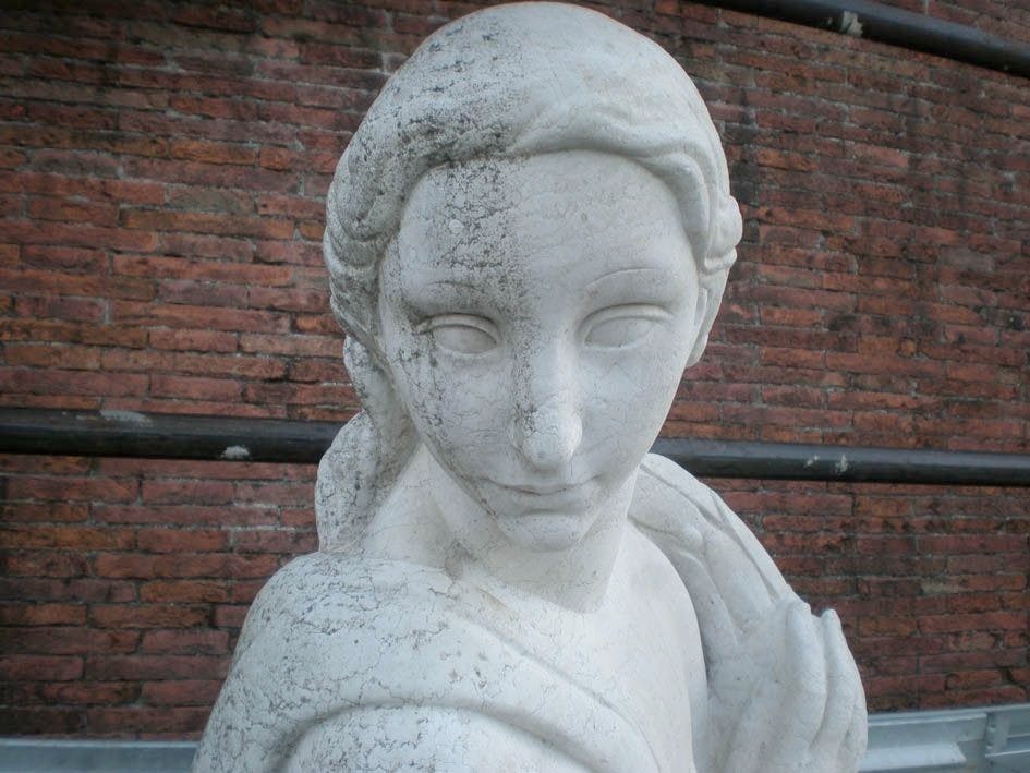 La Statua della Vittoria di Arturo Dazzi durante il restauro