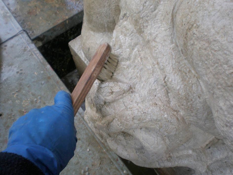 La Statua della Vittoria di Arturo Dazzi durante il restauro