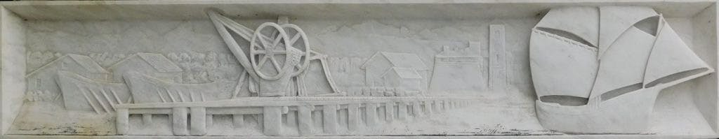 Bassorilievo "Ieri come domani" del Monumento alla Mancina di Forte dei Marmi