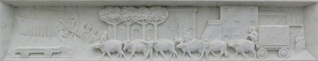 Bassorilievo "Il passaggio dal paese" del Monumento alla Mancina di Forte dei Marmi