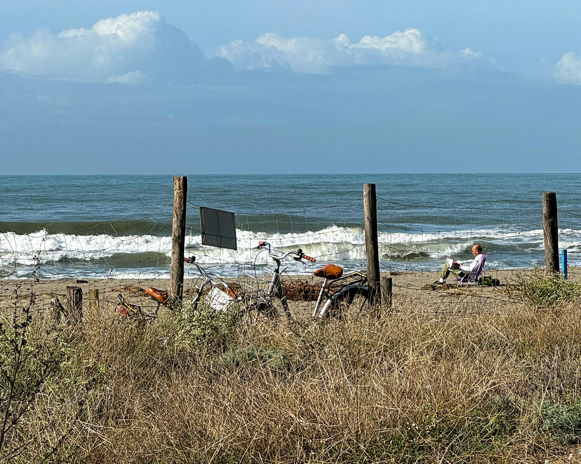 Relax sulla spiaggia libera di Forte dei Marmi