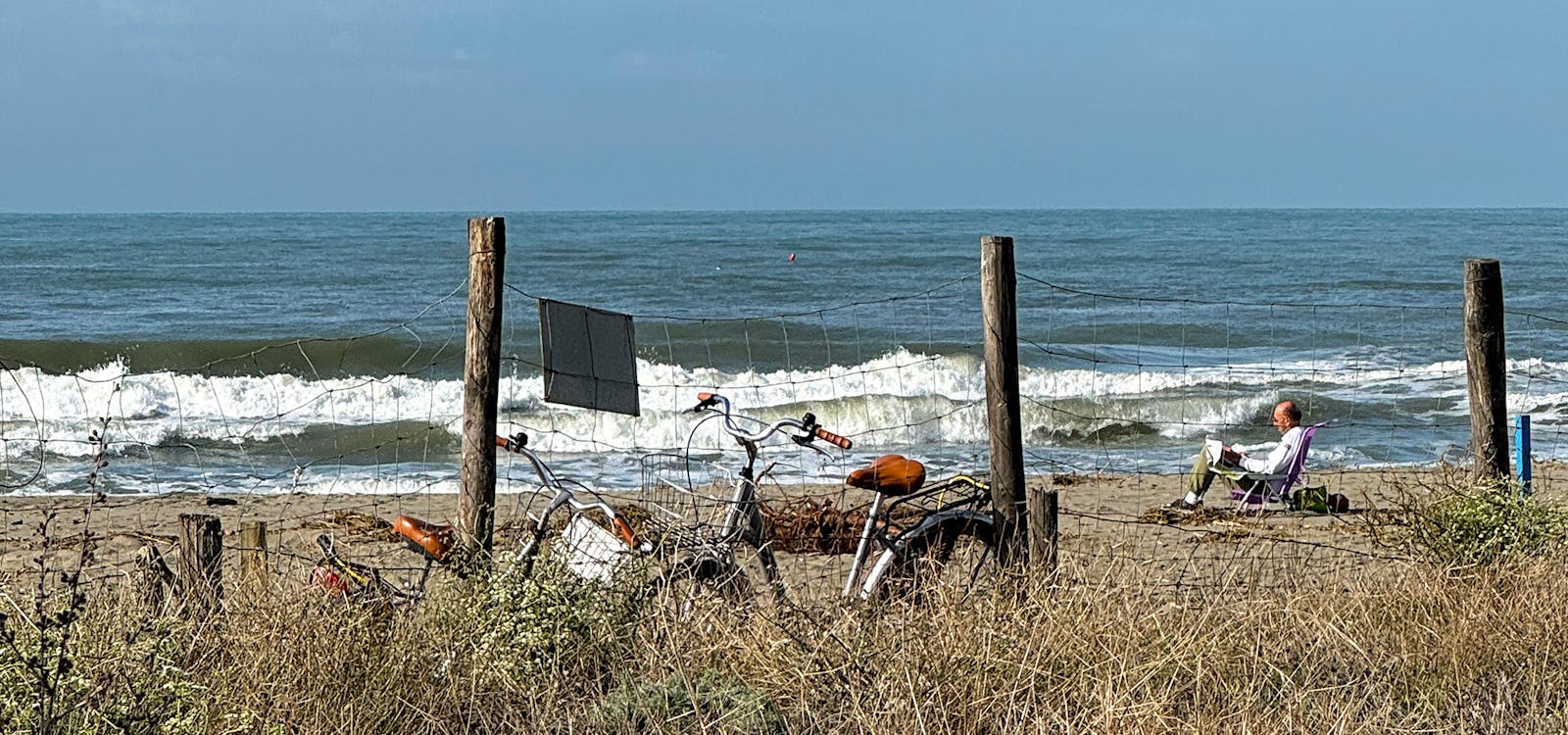 Relax sulla spiaggia libera di Forte dei Marmi Relax sulla spiaggia libera di Forte dei Marmi