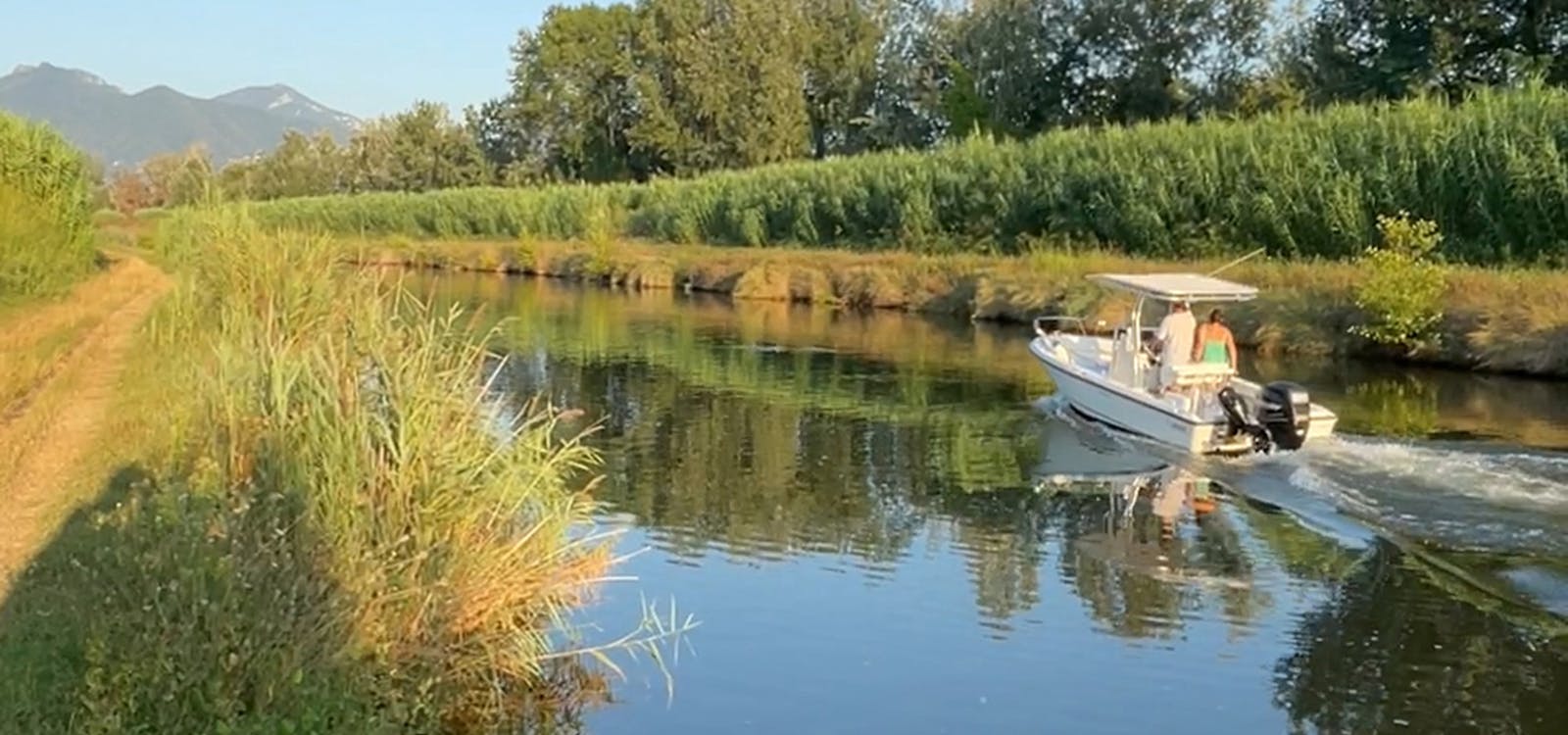 In barca sul fiume Versilia In barca sul fiume Versilia